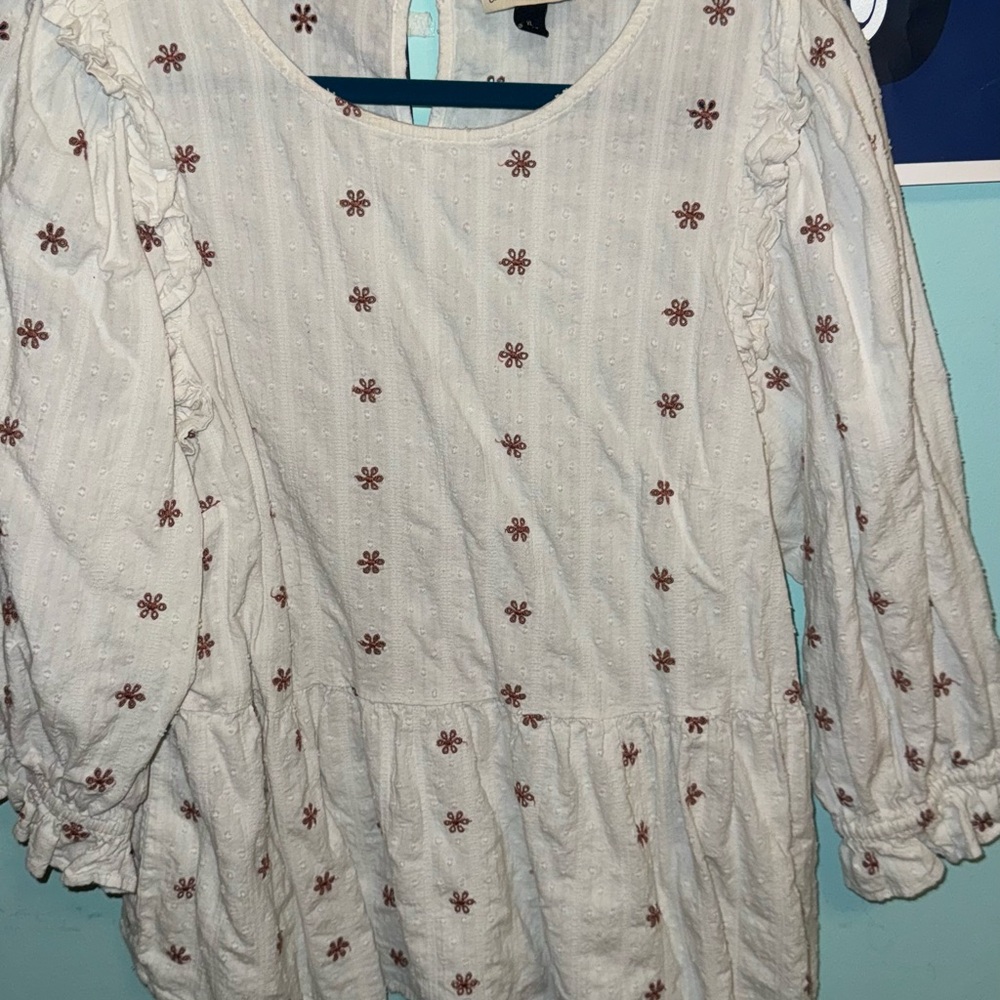 UNIVERSAL THREAD BLOUSE WITH EMBROIDERED FLOWERS!